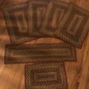 Wove. Placement , and runner set